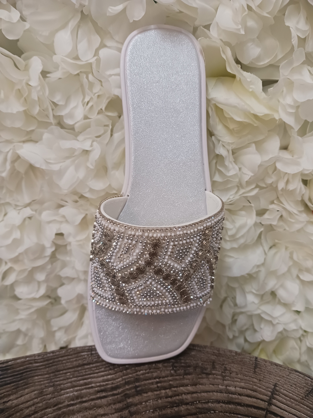 Lia White Sandals with Silver Accent
